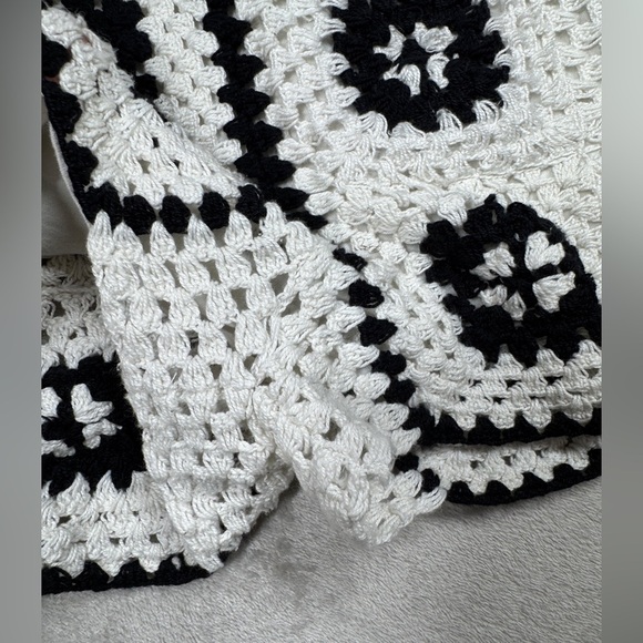 Urban Outfitters Granny Square Crochet Black White Boho Shorts Size Large - Picture 5 of 16